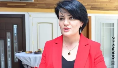 Tramp bir daşa üç "quş" vurmaq istəyir? -