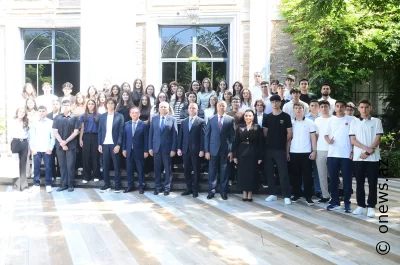 Nərimanov rayonunda yüksək bal toplayan məzunlarla görüş keçirilib